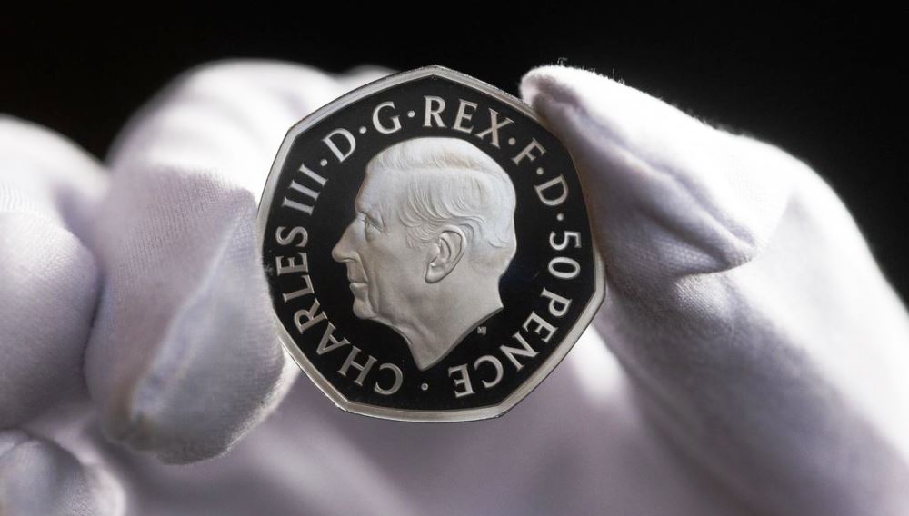 Hyjne ne qarkullim monedhat e para me imazhin e Mbretit Charles III